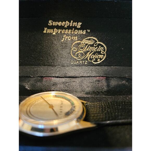 Sweeping Impressions Time In Motion SP Daylight Watch With Moving Train New - Picture 2 of 6